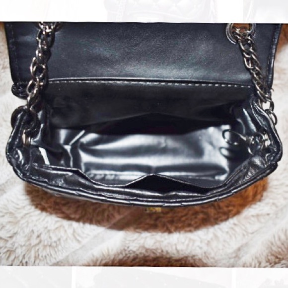 Cross-Body Vegan Leather Shoulder Bag - Picture 3 of 4